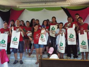 Fiéis distribuem 2 toneladas de alimentos durante Mutirão de Natal