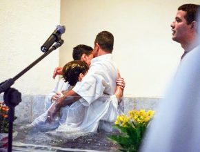 Receptividade positiva influencia decisão de família pelo batismo