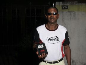 Portador de deficiência visual é líder de equipe Calebe no sul da Bahia