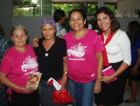 Mulheres adventistas homenageiam pacientes de oncologia