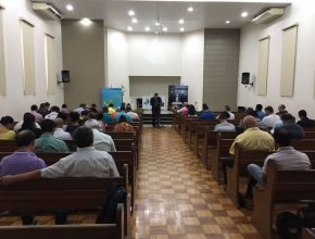 Escola de evangelismo em Porto Alegre reúne cerca de 100 participantes