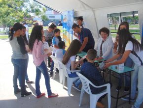Colégio Adventista de São Borja estimula hábitos saudáveis em feira de saúde