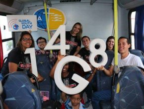 Jovens doam sangue e literatura em diversas cidades de Goiás
