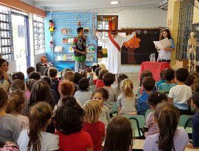 Colégio Adventista promove programa especial de páscoa em Escola Pública de Porto Alegre