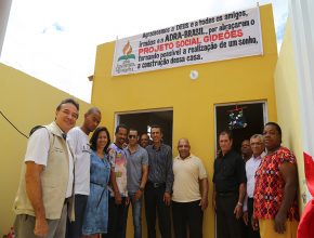 Projeto Construindo Dignidade entrega casa em Montes Claros