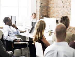 Chefe secreto ou líder visível?