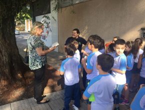 Mães vizinhas da escola são homenageadas por alunos em Maringá