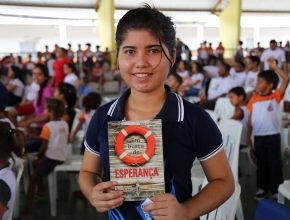 Impacto Esperança: Alunos recebem literatura e palestra sobre abuso sexual