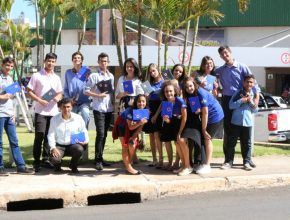 Igreja distribui livros de forma criativa no Planalto Central