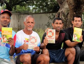 Abraços e sorrisos aquecem corações em abrigo no  Rio