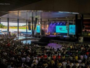 Capital celebra uma igreja em cada bairro