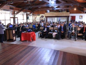 Discipulado e pequenos grupos são enfatizados em encontro de anciãos e diretores de grupos