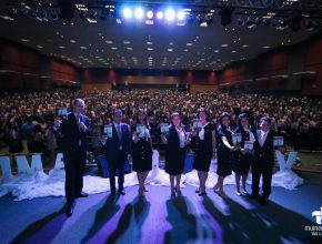 Mais de cinco mil mulheres se comprometem “Viver o Amor” em congresso no Amazonas e em Roraima