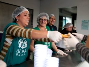 Agência humanitária adventista prossegue com apoio a atingidos pelas enchentes no RS