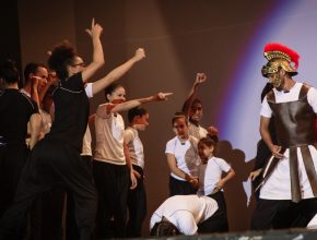 Grupo Adoração faz apresentação especial no TaguaPark