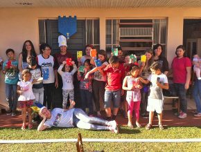 Escola Cristã de Férias oferece atividades saudáveis para crianças em Sarandi