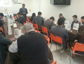 Mutirão de assinaturas das lições da Escola Sabatina é lançado a servidores da Igreja em Ijuí