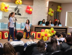 Concurso de soletração da Educação Adventista é vencido por aluna de Florianópolis