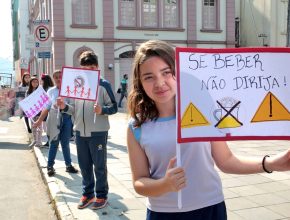 Colégio adventista desenvolve ações para prevenção de acidentes no Dia Nacional do Trânsito