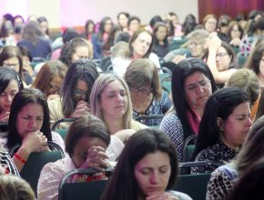 Retiro de mulheres propicia momentos de comunhão e incentiva o envolvimento no evangelismo