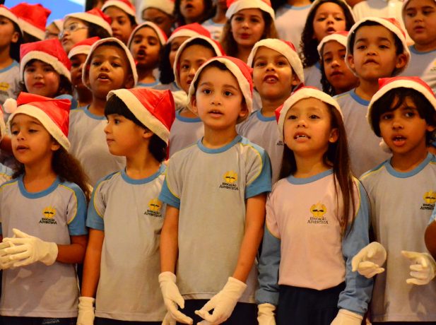 Verdadeiro significado do Natal é tema de cantata em shopping de São Paulo  - Notícias Adventistas