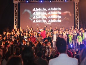 Vigília reúne cerca de 3 mil jovens para momentos de celebração e comunhão com Deus