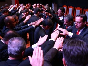 Seis pastores são ordenados ao ministério em Itajaí