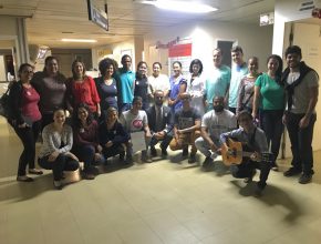 Jovens da Igreja Central de Brasília levam esperança a pacientes do HRAN