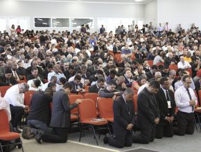 Líderes de 200 cidades participam de lançamento do livro missionário