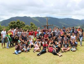 Jovens trocam o Carnaval por retiro espiritual