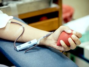 Bancos de sangue precisam de doadores, alerta Ministério da Saúde