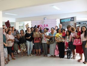 Dia Internacional da Mulher é marcado por doação de bolsas em Colégio de Florianópolis