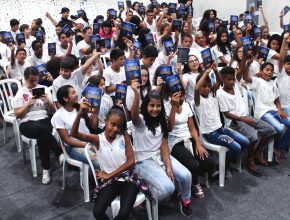 Alunos de escolas públicas visitam colégio adventista para programação de Semana Santa