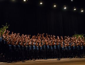 Coral de internato adventista canta sobre real sentido da páscoa na UFRGS