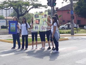 Alunos realizam ação pedagógica contra preconceito