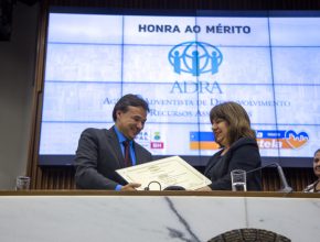 Adra é homenageada por vereadora em Belo Horizonte