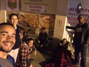 Moradores de rua são impactados por adventistas de Florianópolis