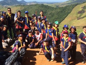 Adolescentes realizam ação social na comunidade de Formate em Viana