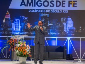 15 mil pessoas participam de semana evangelística na Central de Curitiba