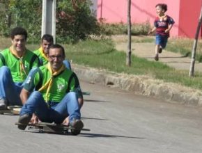 Desbravadores se divertem com carrinho de rolimã em Maringá (Globo Paraná)