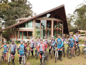 Clínica Adventista recebe grupo de ciclistas