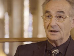 Em novo documentário, reconhecido cientista compartilha razões para sua fé
