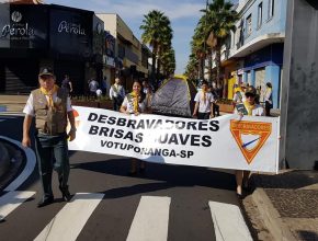 Desbravadores e Aventureiros participam do Desfile Cívico de Votuporanga