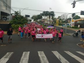 400 pessoas participam de caminhada do Outubro Rosa