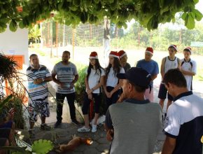 Estudantes do CAIT doam colchões para clínica de reabilitação