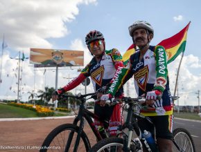 Desbravadores ciclistas atravessam metade da Bolívia e do Brasil