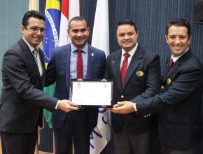 Câmara Municipal de Manaus homenageia jovens adventistas