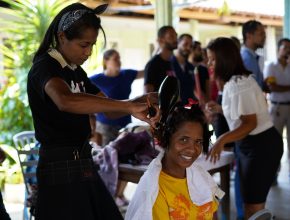 TV Gazeta (GLOBO) I Voluntários cuidam de moradores de rua em Vitória