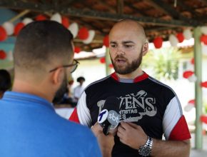 TV Tribuna (SBT) I Adventistas fazem feira de beleza para moradores de rua