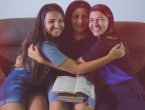 Filha continua legado da mãe voluntária do Ministério Infantil por 30 anos